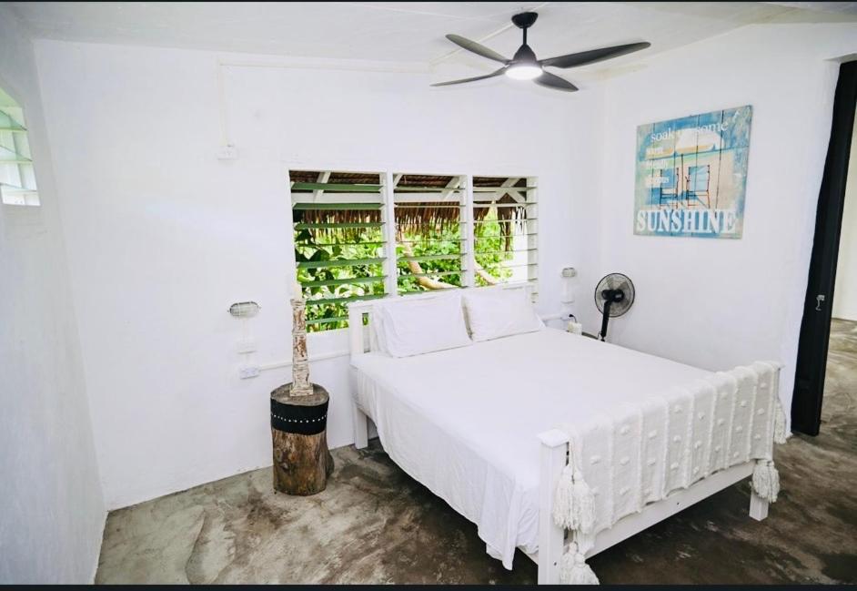 Banana Bay Beach Club Bed & Breakfast Eton Eksteriør bilde